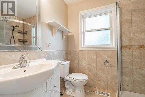 22 Macmillan Crescent, Barrie, ON - Indoor Photo Showing Bathroom