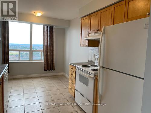 1805 - 55 Strathaven Drive, Mississauga, ON - Indoor Photo Showing Kitchen