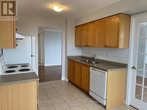 1805 - 55 Strathaven Drive, Mississauga, ON - Indoor Photo Showing Kitchen With Double Sink