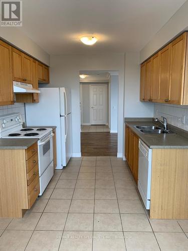 1805 - 55 Strathaven Drive, Mississauga, ON - Indoor Photo Showing Kitchen With Double Sink