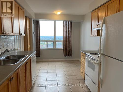 1805 - 55 Strathaven Drive, Mississauga, ON - Indoor Photo Showing Kitchen With Double Sink