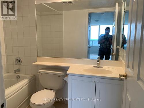 1805 - 55 Strathaven Drive, Mississauga, ON - Indoor Photo Showing Bathroom