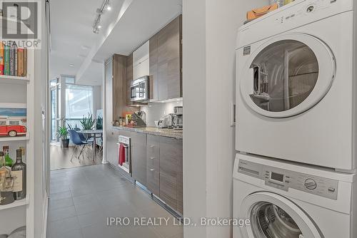 705 - 60 Annie Craig Drive, Toronto, ON - Indoor Photo Showing Laundry Room