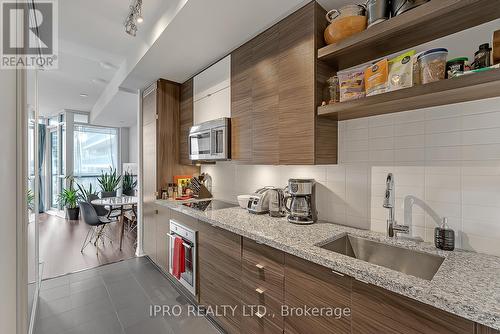 705 - 60 Annie Craig Drive, Toronto, ON - Indoor Photo Showing Kitchen With Upgraded Kitchen