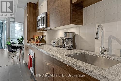 705 - 60 Annie Craig Drive, Toronto, ON - Indoor Photo Showing Kitchen