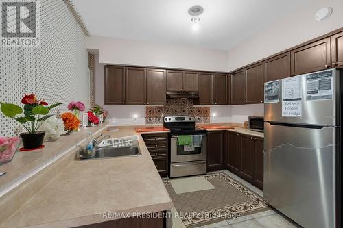 103 Cedar Lake Crescent S, Brampton, ON - Indoor Photo Showing Kitchen