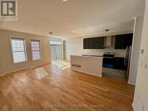 17 Bushwood Trail, Brampton, ON - Indoor Photo Showing Kitchen