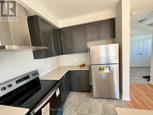 17 Bushwood Trail, Brampton, ON - Indoor Photo Showing Kitchen