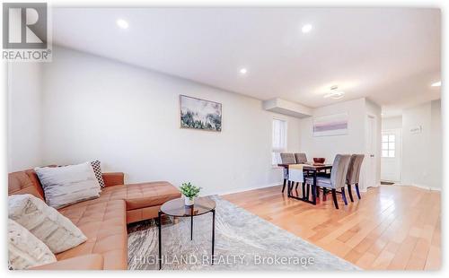 5929 Algarve Drive, Mississauga, ON - Indoor Photo Showing Living Room