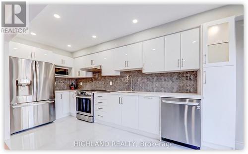 5929 Algarve Drive, Mississauga, ON - Indoor Photo Showing Kitchen With Upgraded Kitchen