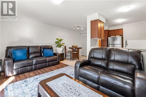 535 Margaret Street Unit# 48, Cambridge, ON - Indoor Photo Showing Living Room