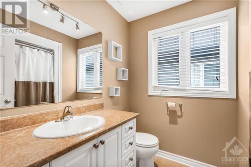 309 Mercury Street, Rockland, ON - Indoor Photo Showing Bathroom