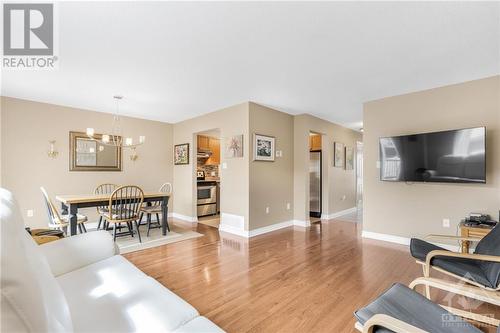 309 Mercury Street, Rockland, ON - Indoor Photo Showing Living Room