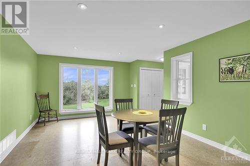 8441 Mitch Owens Road, Ottawa, ON - Indoor Photo Showing Dining Room