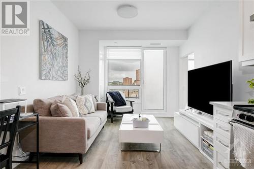 320 Miwate Private Unit#505, Ottawa, ON - Indoor Photo Showing Living Room