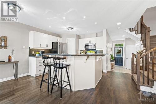 2043 Melette Crescent, Ottawa, ON - Indoor Photo Showing Kitchen With Upgraded Kitchen