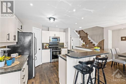 2043 Melette Crescent, Ottawa, ON - Indoor Photo Showing Kitchen With Stainless Steel Kitchen With Upgraded Kitchen