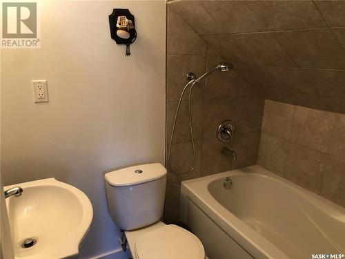 311 7Th Street E, Wynyard, SK - Indoor Photo Showing Bathroom