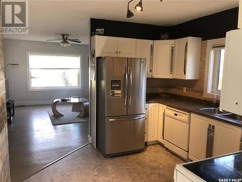 311 7Th Street E, Wynyard, SK - Indoor Photo Showing Kitchen With Double Sink