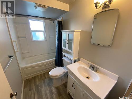 36 Ontario Avenue, Yorkton, SK - Indoor Photo Showing Bathroom