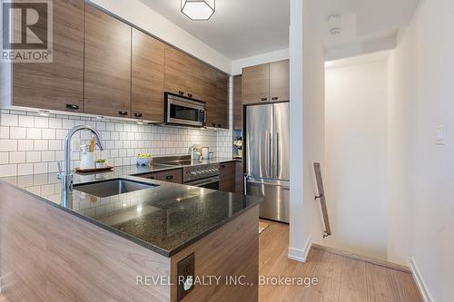 6 - 31 Florence Street, Toronto, ON - Indoor Photo Showing Kitchen With Upgraded Kitchen