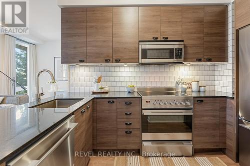 6 - 31 Florence Street, Toronto, ON - Indoor Photo Showing Kitchen With Upgraded Kitchen