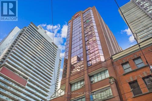 909 - 393 King Street W, Toronto, ON - Outdoor With Facade