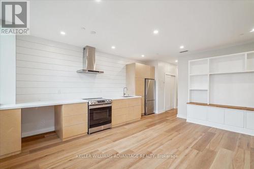 909 - 393 King Street W, Toronto, ON - Indoor Photo Showing Kitchen