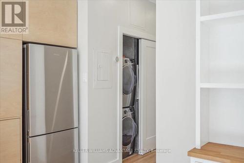 909 - 393 King Street W, Toronto, ON - Indoor Photo Showing Laundry Room