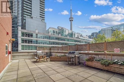 909 - 393 King Street W, Toronto, ON - Outdoor