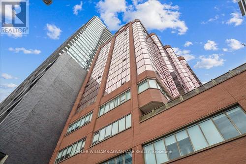 909 - 393 King Street W, Toronto, ON - Outdoor