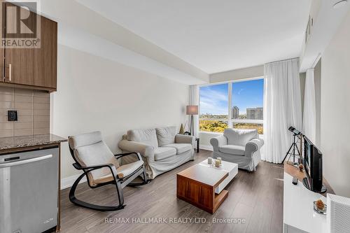 603 - 18 Graydon Hall Drive, Toronto, ON - Indoor Photo Showing Living Room