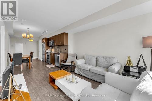 603 - 18 Graydon Hall Drive, Toronto, ON - Indoor Photo Showing Living Room