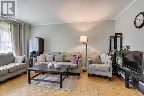 5 Penwick Crescent, Richmond Hill, ON - Indoor Photo Showing Living Room