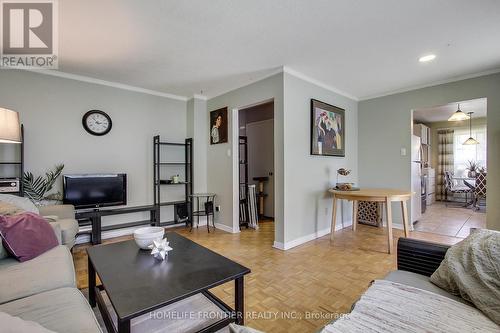 5 Penwick Crescent, Richmond Hill, ON - Indoor Photo Showing Living Room