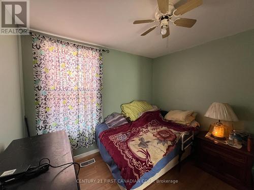 2 Pearl Street, London, ON - Indoor Photo Showing Bedroom