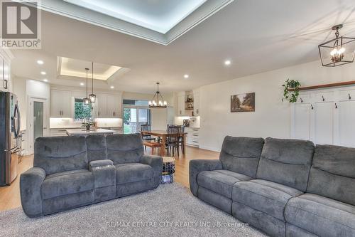 14 St Ladislaus Street, Norfolk (Courtland), ON - Indoor Photo Showing Living Room