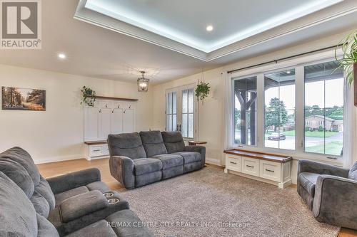 14 St Ladislaus Street, Norfolk (Courtland), ON - Indoor Photo Showing Living Room