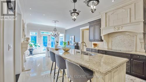 166 Grand Vellore Crescent, Vaughan, ON - Indoor Photo Showing Kitchen With Double Sink With Upgraded Kitchen