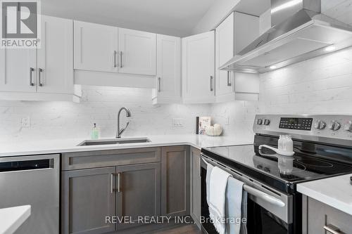 151 Heron Street, Welland, ON - Indoor Photo Showing Kitchen With Upgraded Kitchen