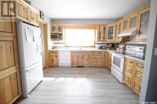 421 Beryl Street, Broadview, SK - Indoor Photo Showing Kitchen