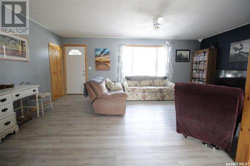 421 Beryl Street, Broadview, SK - Indoor Photo Showing Living Room