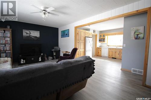 421 Beryl Street, Broadview, SK - Indoor Photo Showing Living Room