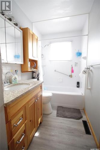 421 Beryl Street, Broadview, SK - Indoor Photo Showing Bathroom