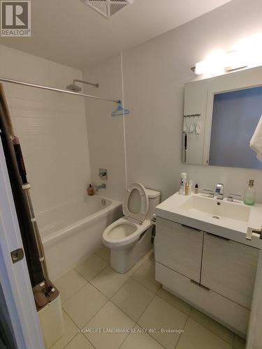 3305 - 318 Richmond Street W, Toronto, ON - Indoor Photo Showing Bathroom