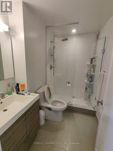 3305 - 318 Richmond Street W, Toronto, ON - Indoor Photo Showing Bathroom