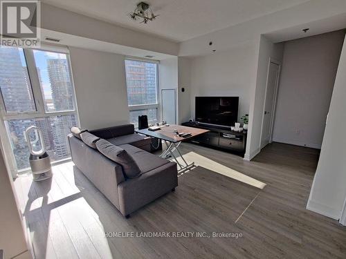 3305 - 318 Richmond Street W, Toronto, ON - Indoor Photo Showing Living Room