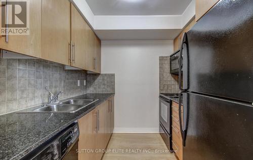 911 - 310 Burnhamthorpe Road W, Mississauga, ON - Indoor Photo Showing Kitchen With Double Sink