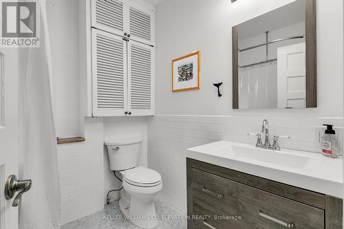 140 Medland Street, Toronto, ON - Indoor Photo Showing Bathroom