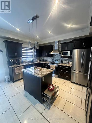 15 Dillon Drive, Brampton, ON - Indoor Photo Showing Kitchen With Upgraded Kitchen